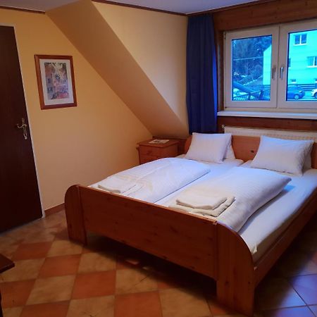 Pirates Hotel Хайнбург ан дер Донау Екстериор снимка