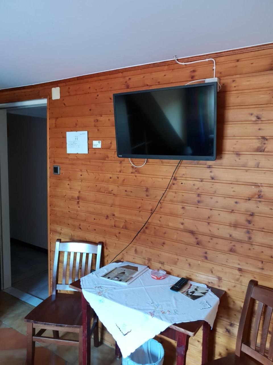 Pirates Hotel Хайнбург ан дер Донау Екстериор снимка